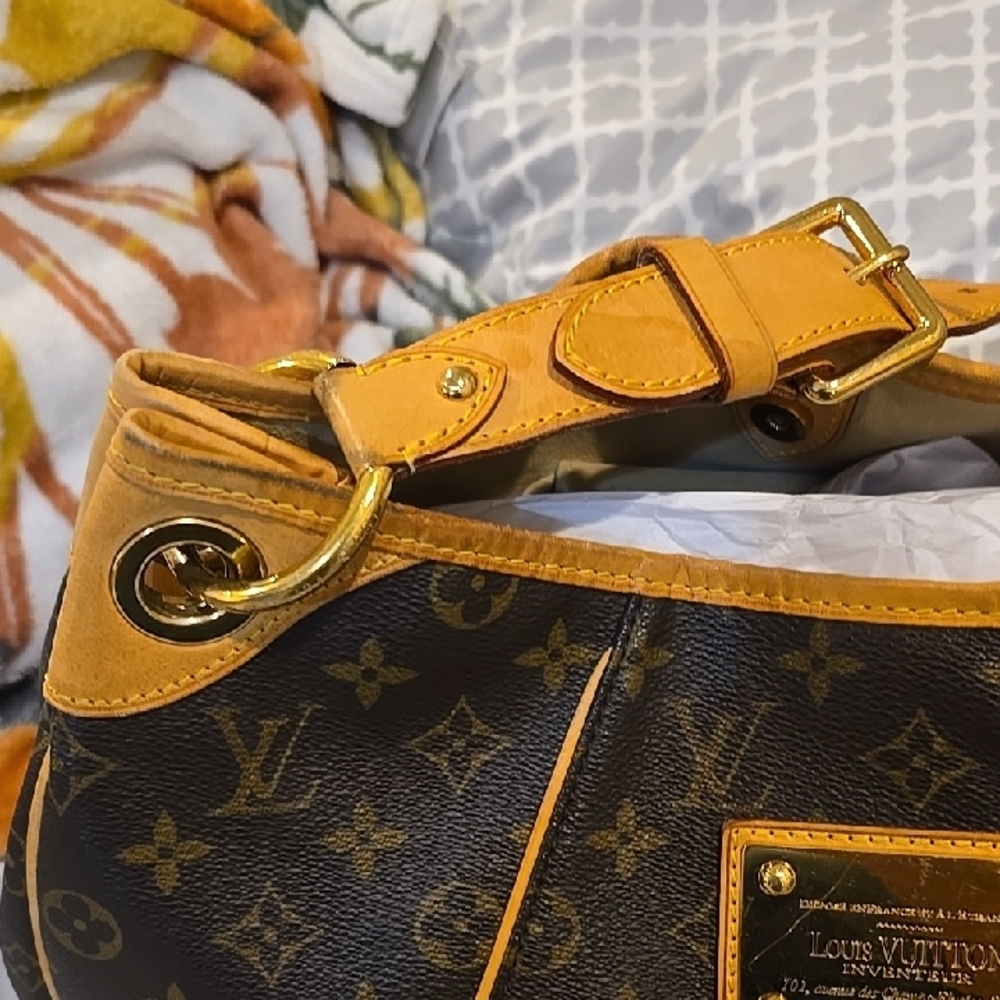 Louis Vuitton Brown and Tan Monogram Shoulder Bag - Picture 3 of 14